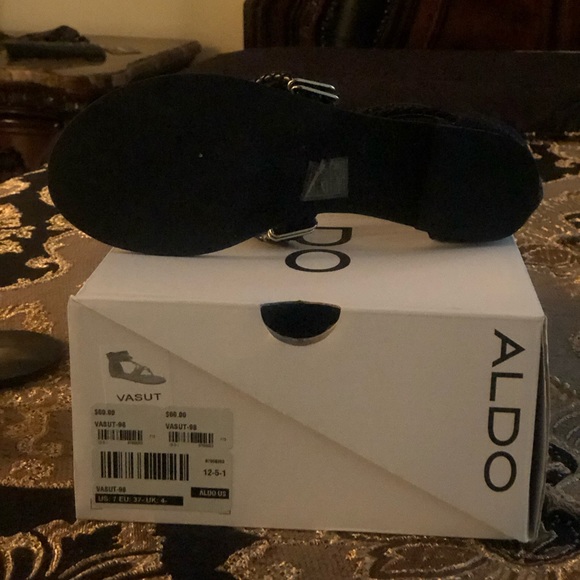 Brand new sandals - Picture 2 of 3